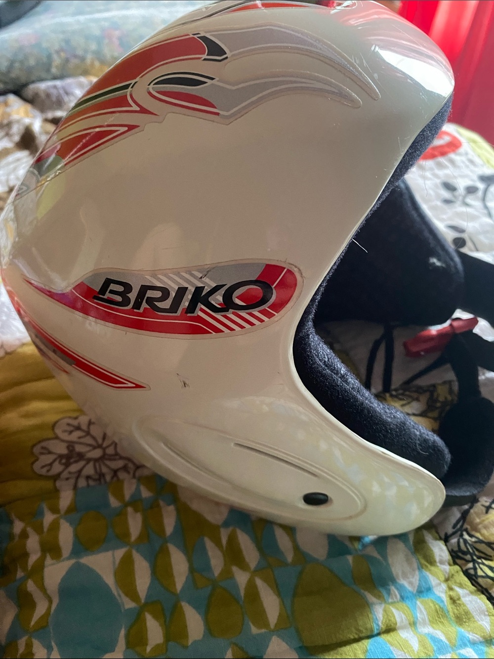 Briko White Ski/Snowboard Helmet Red Accents - 54 S